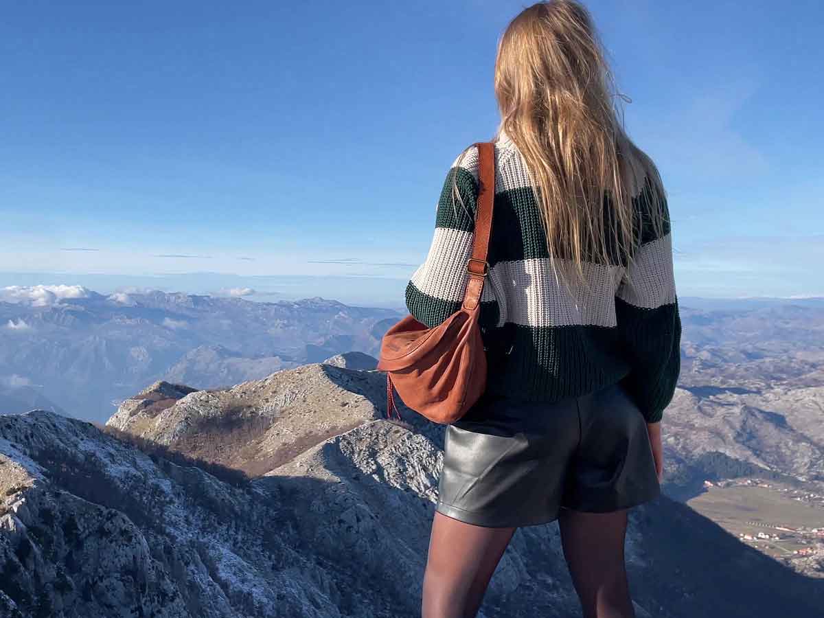 TORINO™ Riñonera grande de mujer de piel con cremallera.