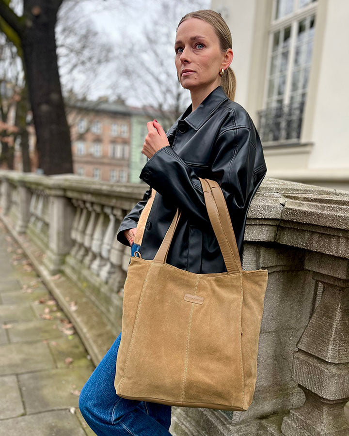 SOHO SANTI WILD. Hobo Shopper Tasche für Damen aus italienisches Wildleder