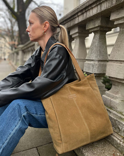 SOHO SANTI WILD. Hobo Shopper Tasche für Damen aus italienisches Wildleder