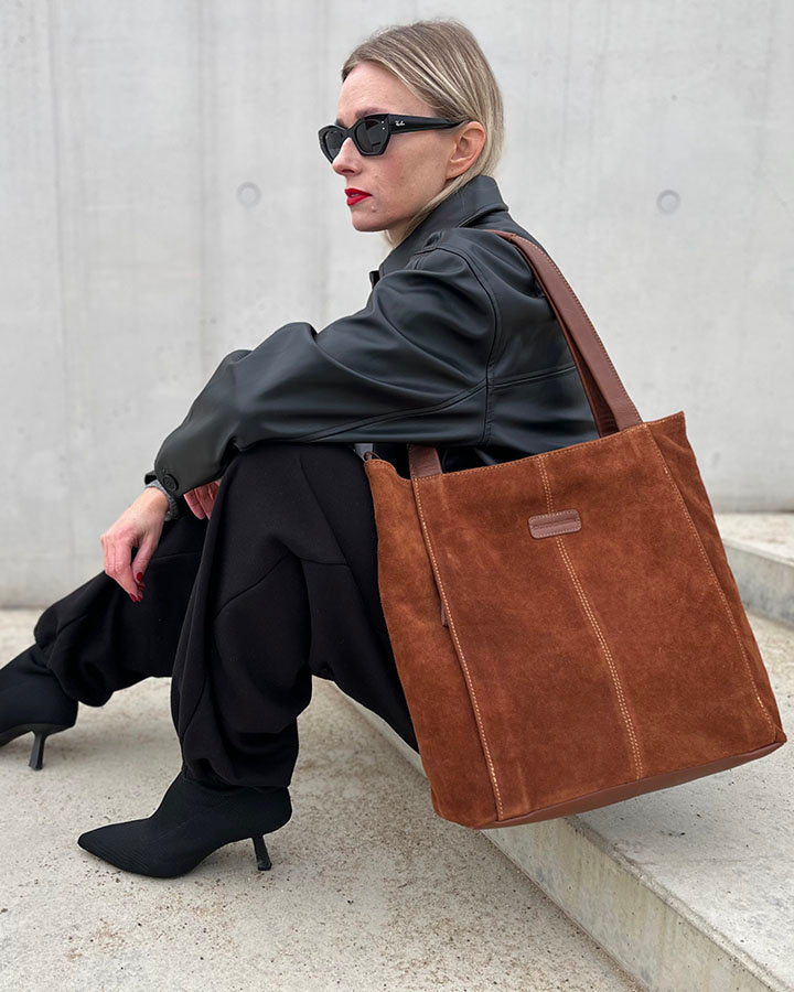 SOHO SANTI WILD. Hobo Shopper Tasche für Damen aus italienisches Wildleder