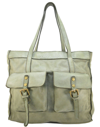 Modische Schultertasche Damen Echtleder in Minzgrün, exklusives italienisches Design als frischer Farbtupfer für sommerliche Casual-Outfits.