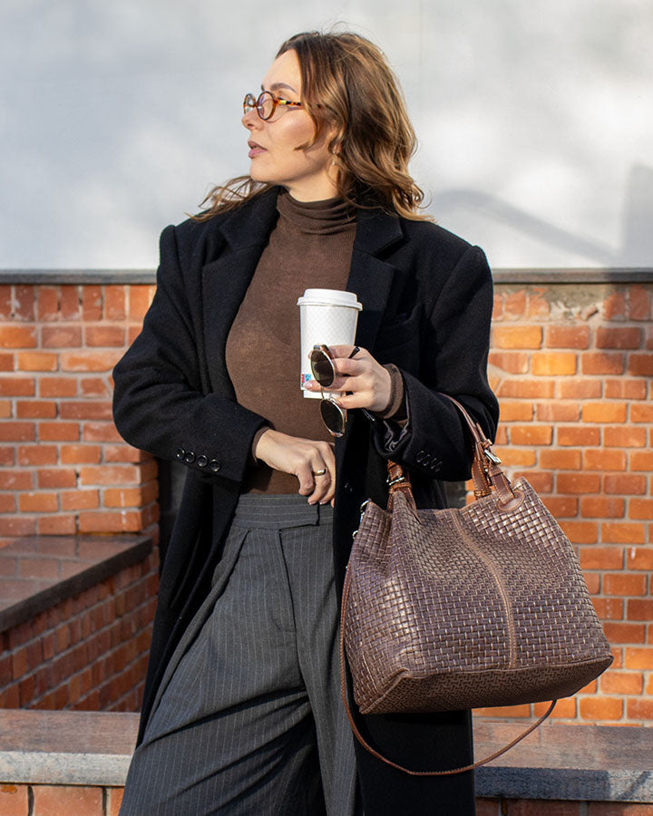 BUCKETBAG™ Damen Leder Beuteltasche mit Flechtprägung.