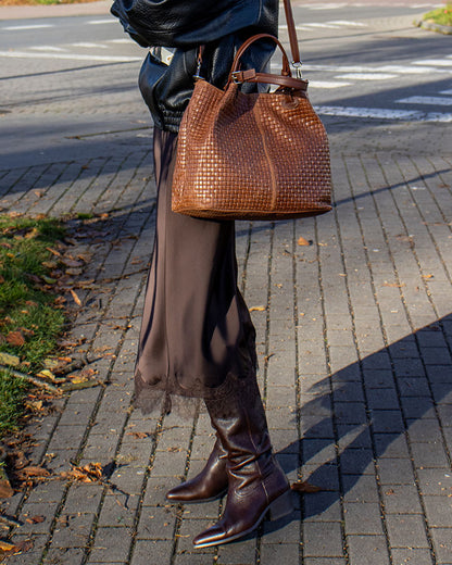 BUCKETBAG™ Damen Leder Beuteltasche mit Flechtprägung.