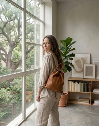 Backpack women leather black brown cognac. City backpack in vintage style for women – Sacktaschen