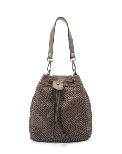 Bucket Bag Damen in klassischem Braun aus pflanzlich gegerbtem Echtleder mit edler, handgeflochtener Textur