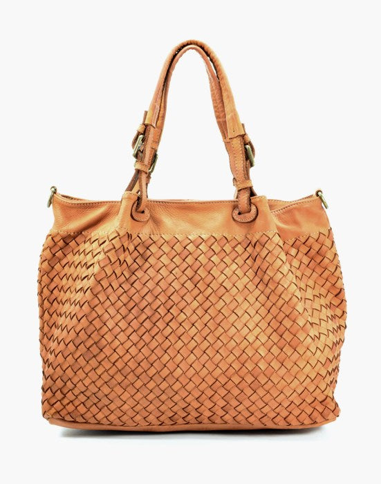 Rückansicht der cognac braun geflochtenen Handtasche Cestino, moderne Damen Schultertasche aus echtem italienischen Leder