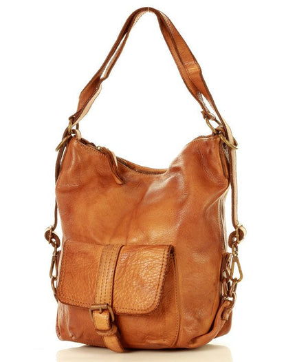 Klassische Leder Rucksacktasche Damen in cognac convertible mit 2-in-1 Funktion vor neutralem Hintergrund für den Business-Look.