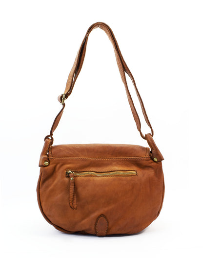 Rückseite einer Damen-Ledertasche mit praktischer Reißverschlusstasche für kleine Gegenstände, die unterwegs schnell griffbereit sein sollen.	