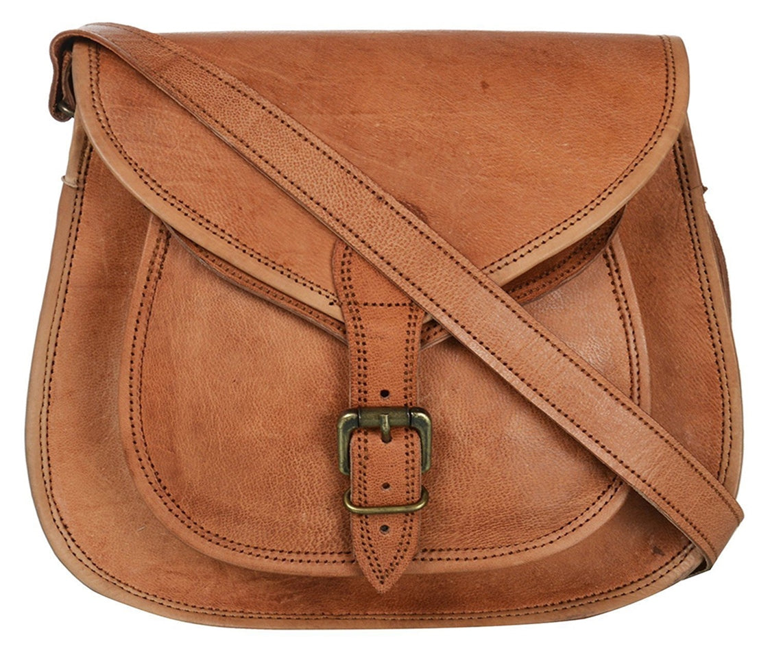 Handgefertigte Damen-Umhängetasche aus Echtleder im klassischen Vintage-Look mit aufgesetzter Fronttasche.