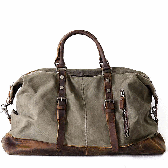  Vintage Damen Duffle Bag aus gewachster Baumwolle in Armeegrün mit doppelten Leder-Handgriffen und sichtbaren kleinen Metallfüßen am verstärkten Taschenboden.