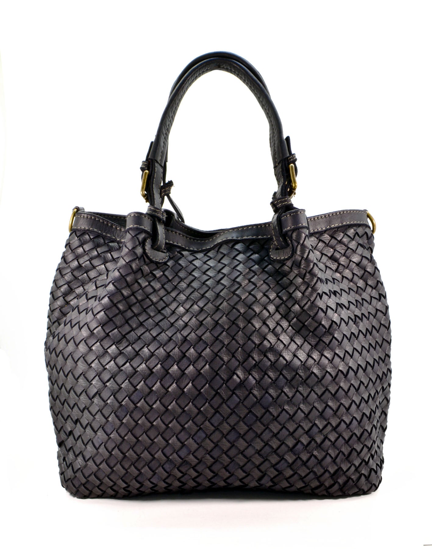 Schwarze XL Handtasche aus weichem geflochtenem Leder in Frontansicht mit eleganten Henkeln und abnehmbarem Schultergurt.