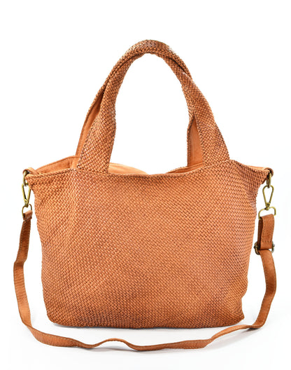 Rückansicht der großen braunen Flechttasche aus Leder, geräumige Damen-Schultertasche passend für 14 Zoll Laptop und A4-Formate