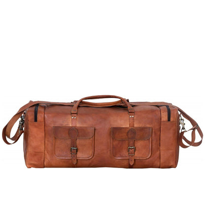 Große handgefertigte Damen-Reistasche TRAVELLER MAX XL aus naturbelassenem Leder in Braun, Vorderansicht mit markanten Fronttaschen und Riemenverschluss im edlen Vintage-Stil.