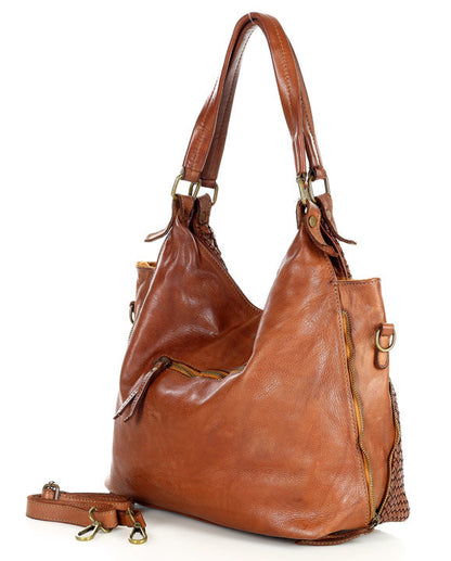 Rückansicht der hobo bag aus gewebtem Leder, die sich durch eine flexible, ergonomische Form in Form eines weichen Beutels auszeichnet.