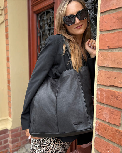 Italian black leather bag for women for everyday office use – large shopper with zipper