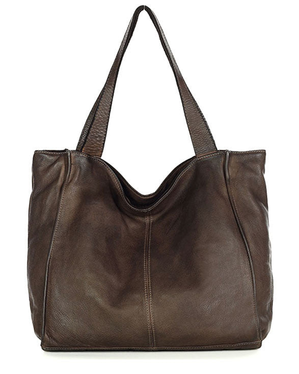 Klassische Leder-Beuteltasche für Damen in Dunkelbraun aus weichem Rindsleder im lässigen Hobo-Stil, frontal fotografiert.