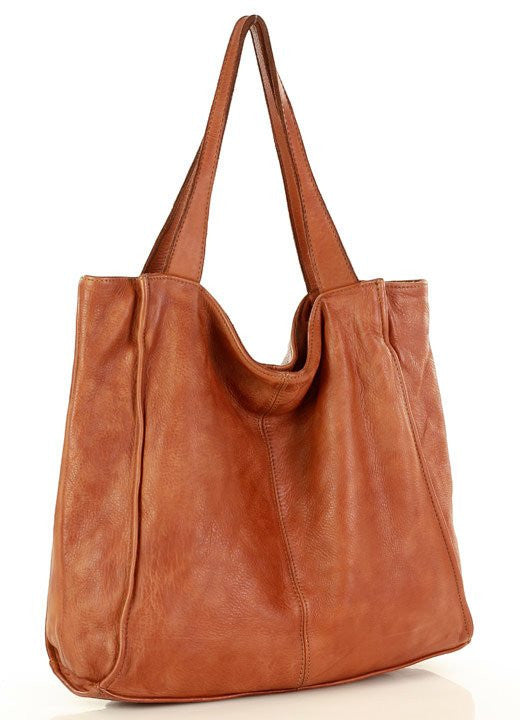 Minimalistischer Damen Echtleder-Shopper in cognac braun mit Reißverschluss, große sommerliche Hobo-Tasche in edler Frontansicht.