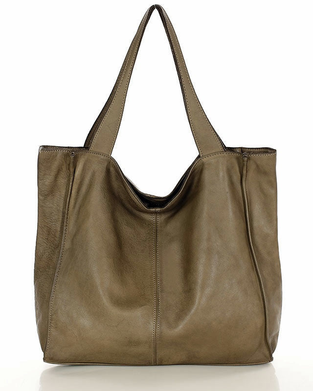 Moderne Leder-Handtasche im Hobo-Chic in der Trendfarbe Taupe-Beige aus softem Rindsleder für das perfekte Business-Outfit.