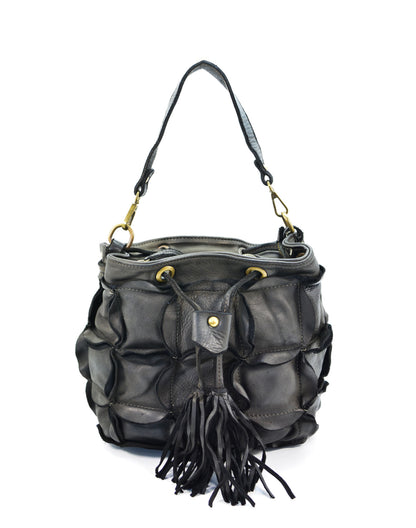 Kleine Leder Eimertasche Damen in Schwarz aus geflochtenem Echtleder mit Magnetverschluss für elegante Business-Casual-Looks