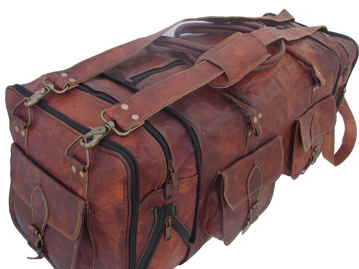 Braune Lederreisetasche mit zwei abnehmbaren Trageriemen und langen Ledergriffen