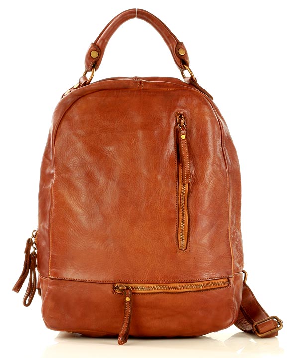 Großer Vintage Lederrucksack SICILLA in Cognac-Braun für Damen und Herren aus italienischem Echtleder, Vorderansicht auf weißem Hintergrund 