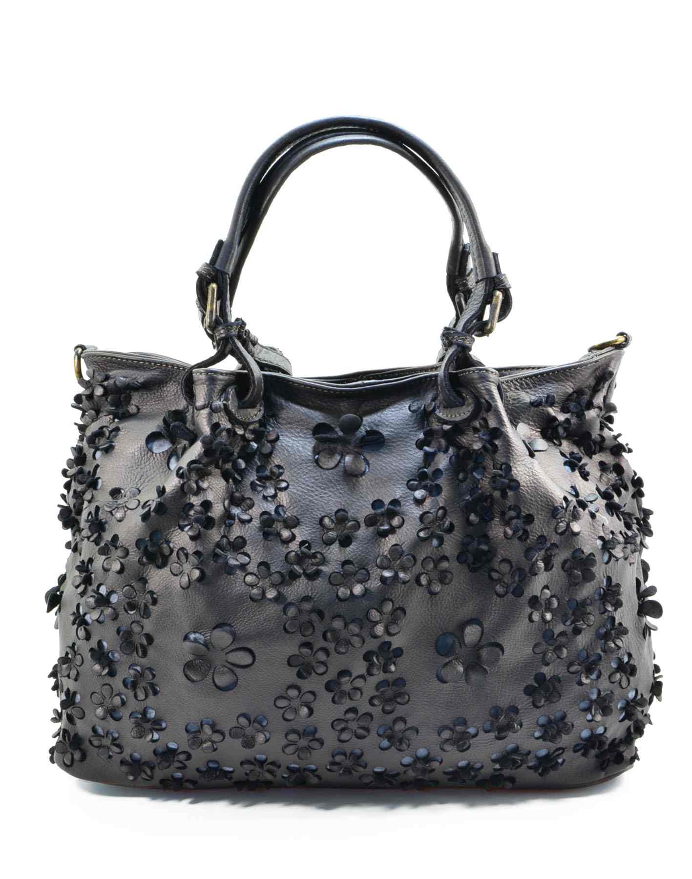 Schwarze Damen umhangetasche aus Echtleder mit geprägtem Blumenmuster, handgefertigte Henkeltasche aus Italien.