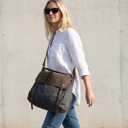 MAIL BAG. Damen Umhängetasche aus Canvas & Leder – Vintage Schultertasche in Grau Sacktaschen.com