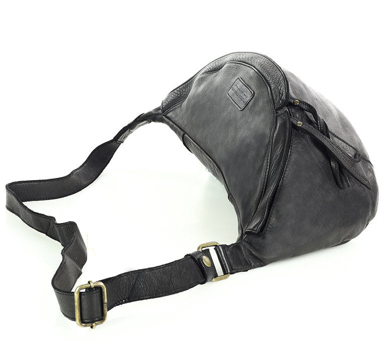 ESCAPE™ Large Italian leather bum bag for women, with zipper