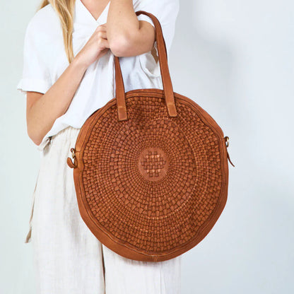 ROTUNDA● Oval women's shoulder bag made of braided leather