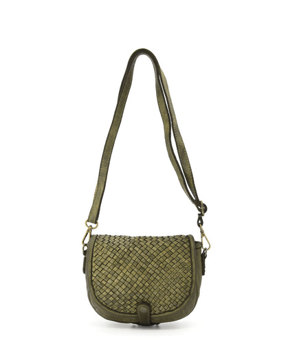 Crossbody Bag aus Leder in grün, stilvolle Umhängetasche mit verstellbarem Riemen, perfekt abgestimmt auf moderne Boho-Outfits.
