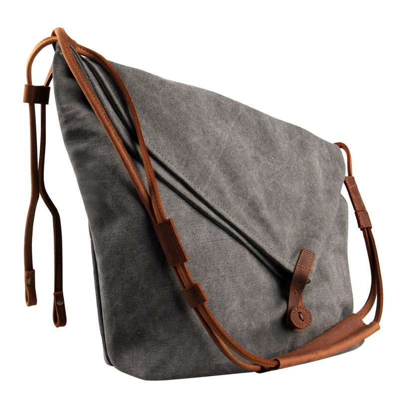 Elegante Vintage Damen Hobo-Umhängetasche aus grauem Canvas und Leder in der Vorderansicht.