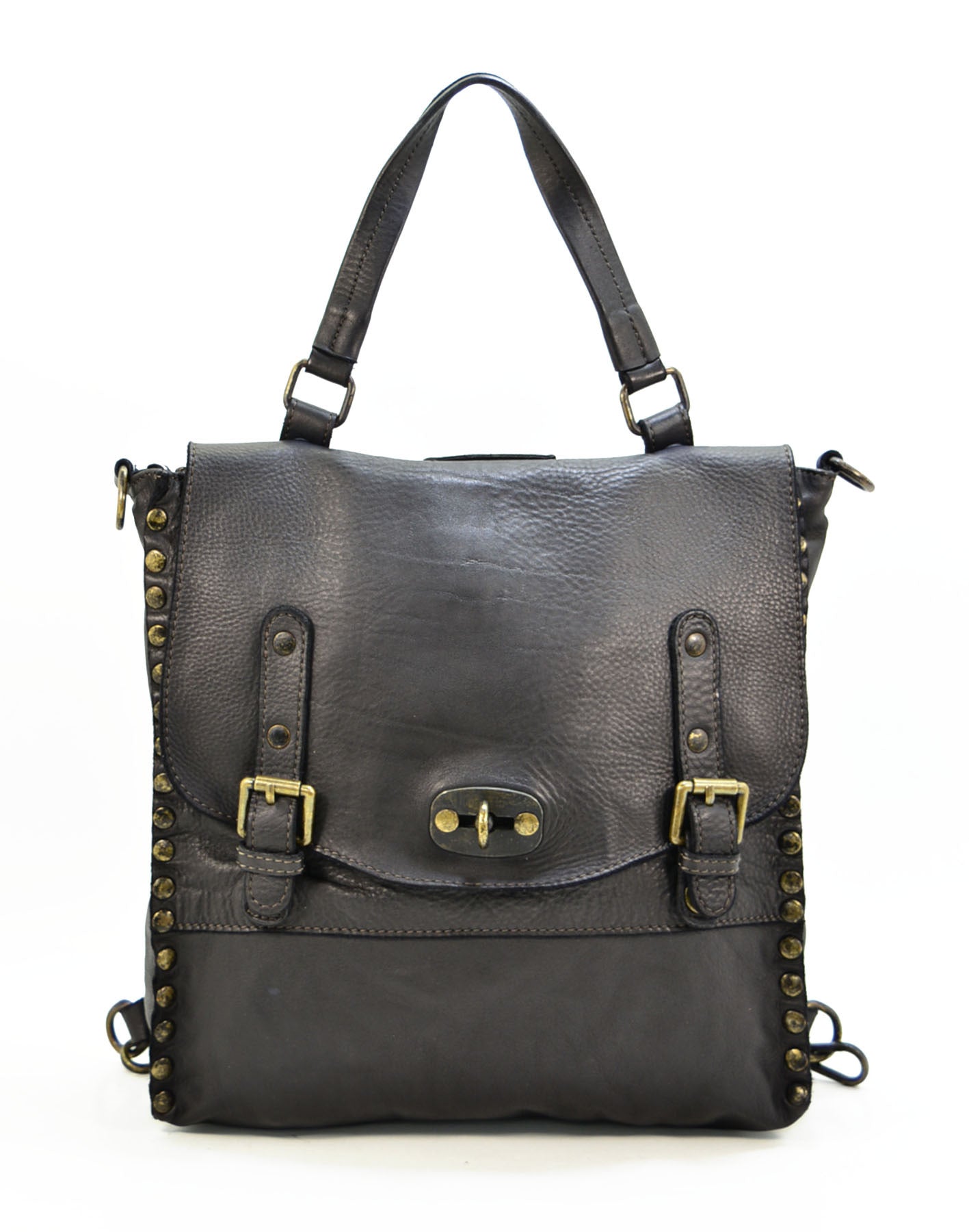 Schwarzer Vintage Lederrucksack für Damen aus Echtleder mit markanten Nieten auf der Vorderseite im Ethno-Look.
